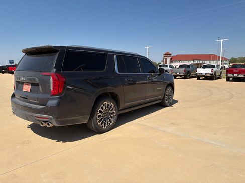 Used 2023 GMC Yukon XL Denali Ultimate AWD/4WD image 5