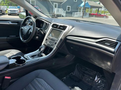 Used 2016 Ford Fusion SE FWD image 14