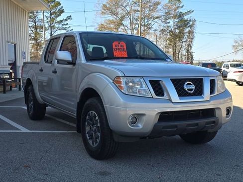 Used 2018 Nissan Frontier PRO-4X image 8