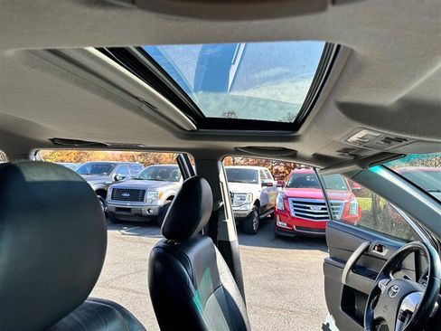 Used 2011 Toyota Highlander SE image 19