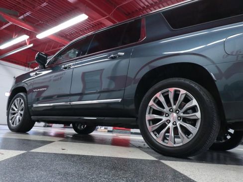 Used 2021 GMC Yukon XL SLT w/ SLT Premium Package AWD/4WD image 40