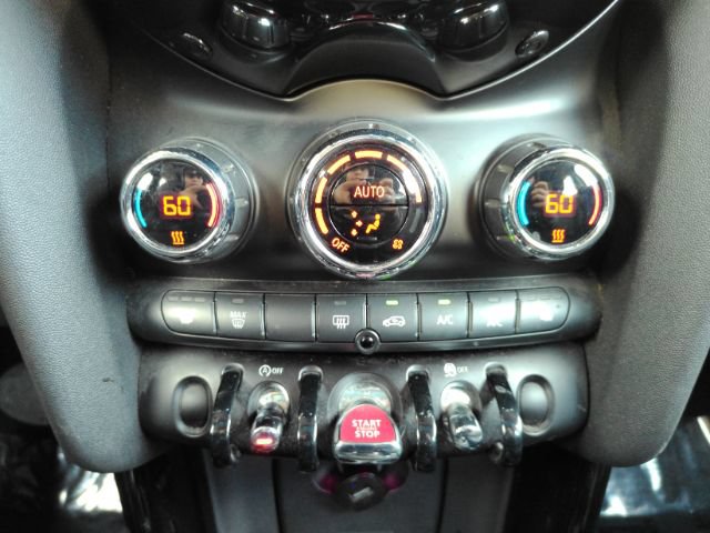 Used 2021 MINI Cooper 4-Door Hardtop FWD image 39