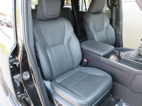 Used 2024 Lexus GX 550 w/ Accessory Package (2T) AWD/4WD image 29