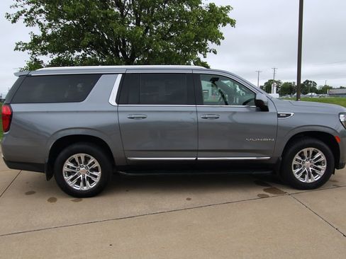 Used 2021 GMC Yukon XL SLT AWD/4WD image 4