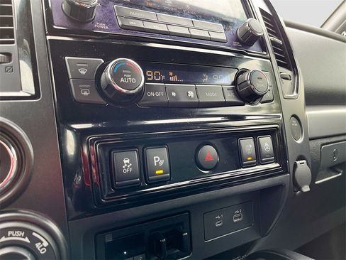 Used 2021 Nissan Titan PRO-4X w/ Pro-4x Convenience Package image 15