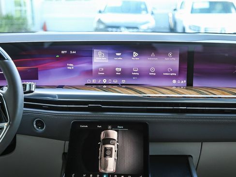 Used 2025 Cadillac Escalade ESV Sport Platinum w/ LPO, Floor Liner Package AWD/4WD image 12