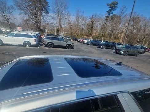 Used 2023 Hyundai Palisade Calligraphy image 3