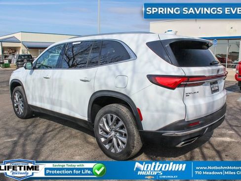 Used 2025 Buick Enclave Preferred AWD/4WD image 9