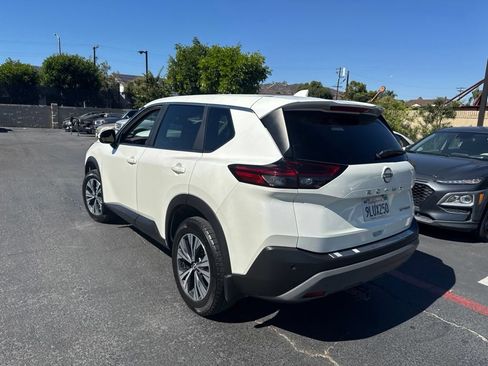 Used 2023 Nissan Rogue SV AWD/4WD image 2