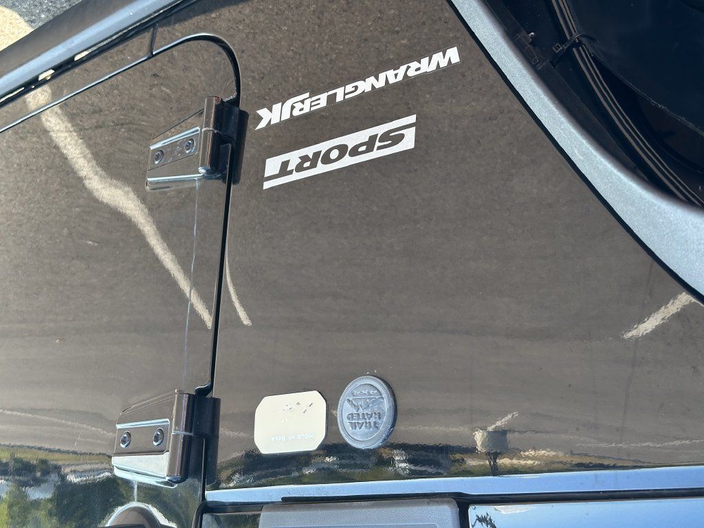 Used 2018 Jeep Wrangler Sport w/ Connectivity Group AWD/4WD image 32