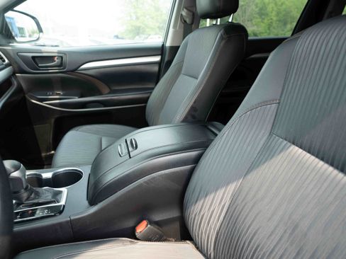 Used 2019 Toyota Highlander Plus AWD/4WD image 10