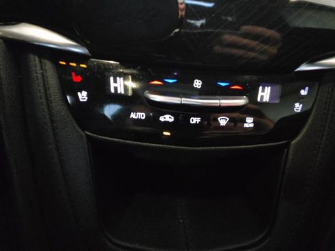Used 2021 Cadillac XT6 Premium Luxury AWD/4WD image 17