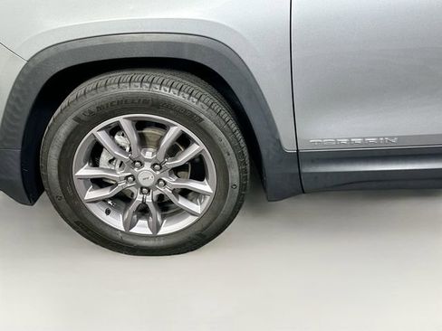 Used 2023 GMC Terrain SLT AWD/4WD image 30