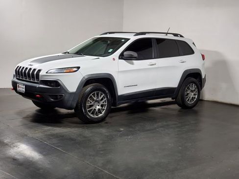 Used 2018 Jeep Cherokee Trailhawk image 5