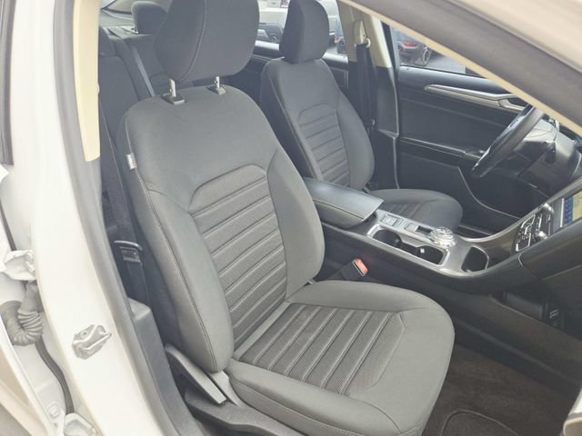 Used 2020 Ford Fusion SE FWD image 21