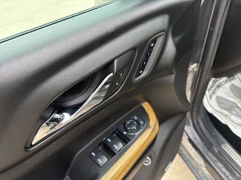 Used 2017 GMC Acadia Denali w/ Technology Package image 32