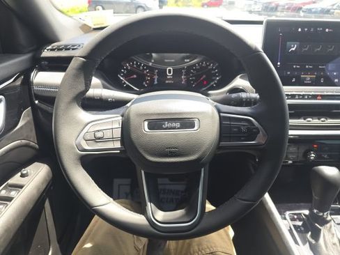 Used 2025 Jeep Compass Latitude w/ Altitude Special Edition AWD/4WD image 17
