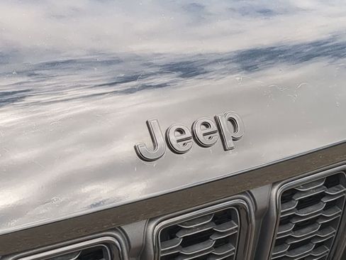 Certified 2024 Jeep Grand Cherokee Altitude AWD/4WD image 12