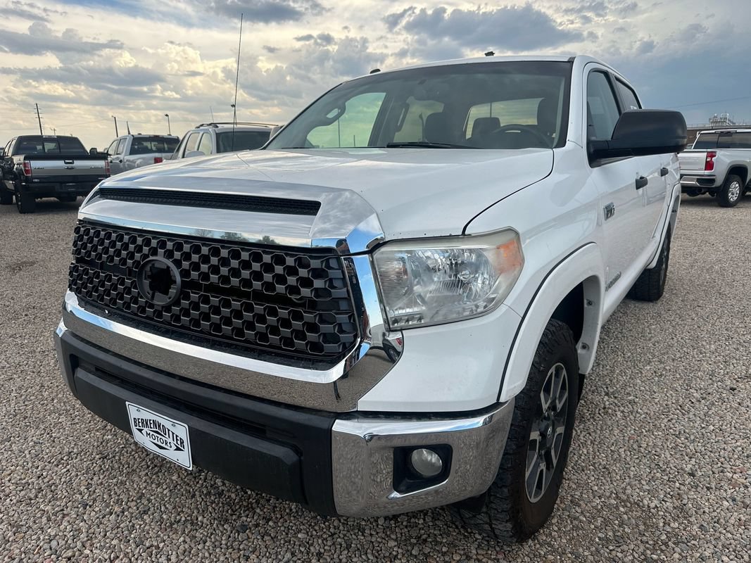 Used 2017 Toyota Tundra SR5 w/ SR5 Upgrade Package AWD/4WD image 4