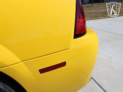 Used 2004 Ford Mustang Mach 1 image 3