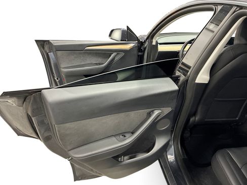 Certified 2023 Tesla Model Y Long Range AWD/4WD image 10