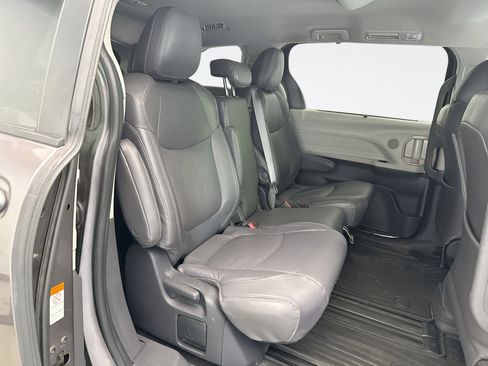 Used 2022 Toyota Sienna LE AWD/4WD image 17