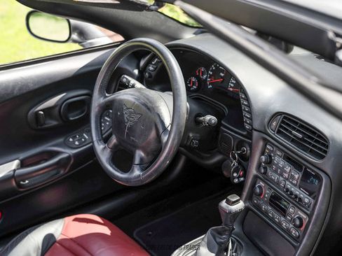 Used 2003 Chevrolet Corvette Convertible w/ Preferred Equipment Group1 RWD image 42