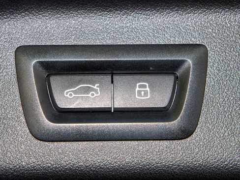 Used 2024 BMW X7 xDrive40i w/ Executive Package image 11