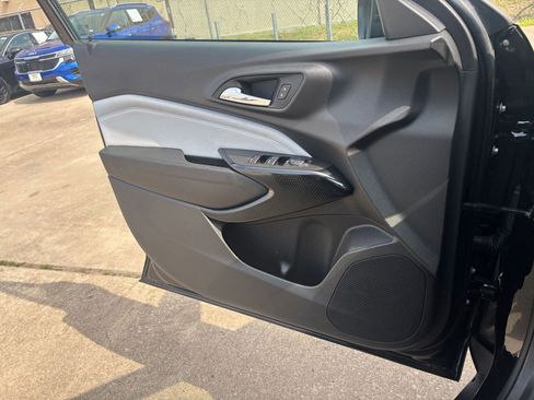 Used 2025 Chevrolet Trax LT image 18