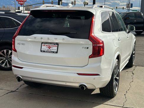Used 2018 Volvo XC90 T5 Momentum w/ Convenience Package image 5