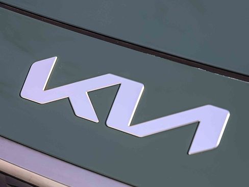 Certified 2024 Kia Niro Wave image 30