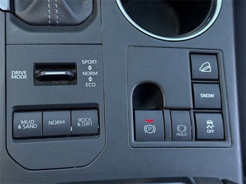 Used 2024 Toyota Highlander LE image 20