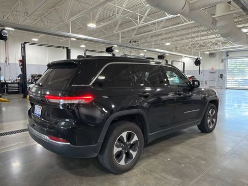 Used 2024 Jeep Grand Cherokee Limited 4xe AWD/4WD image 9
