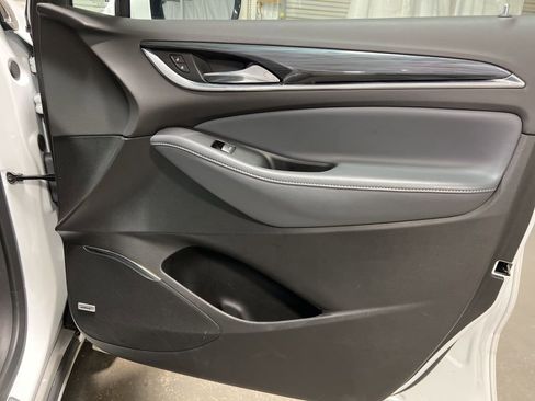 Used 2024 Buick Enclave Premium image 11