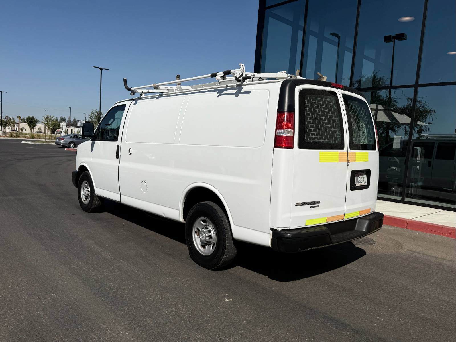 Used 2016 Chevrolet Express 2500 RWD image 9