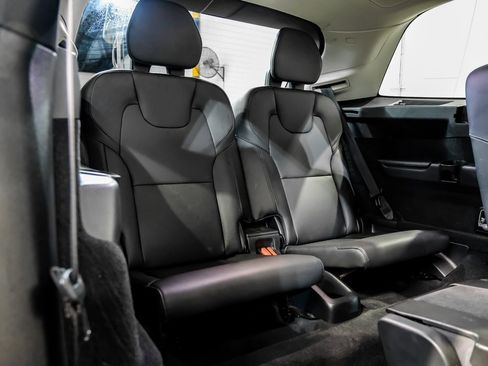 Used 2017 Volvo XC90 T6 Momentum w/ Vision Package image 46