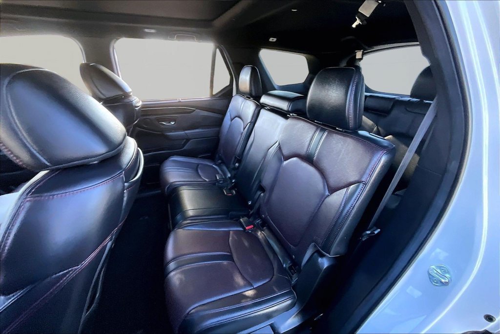 Used 2025 Honda Pilot Black Edition image 18