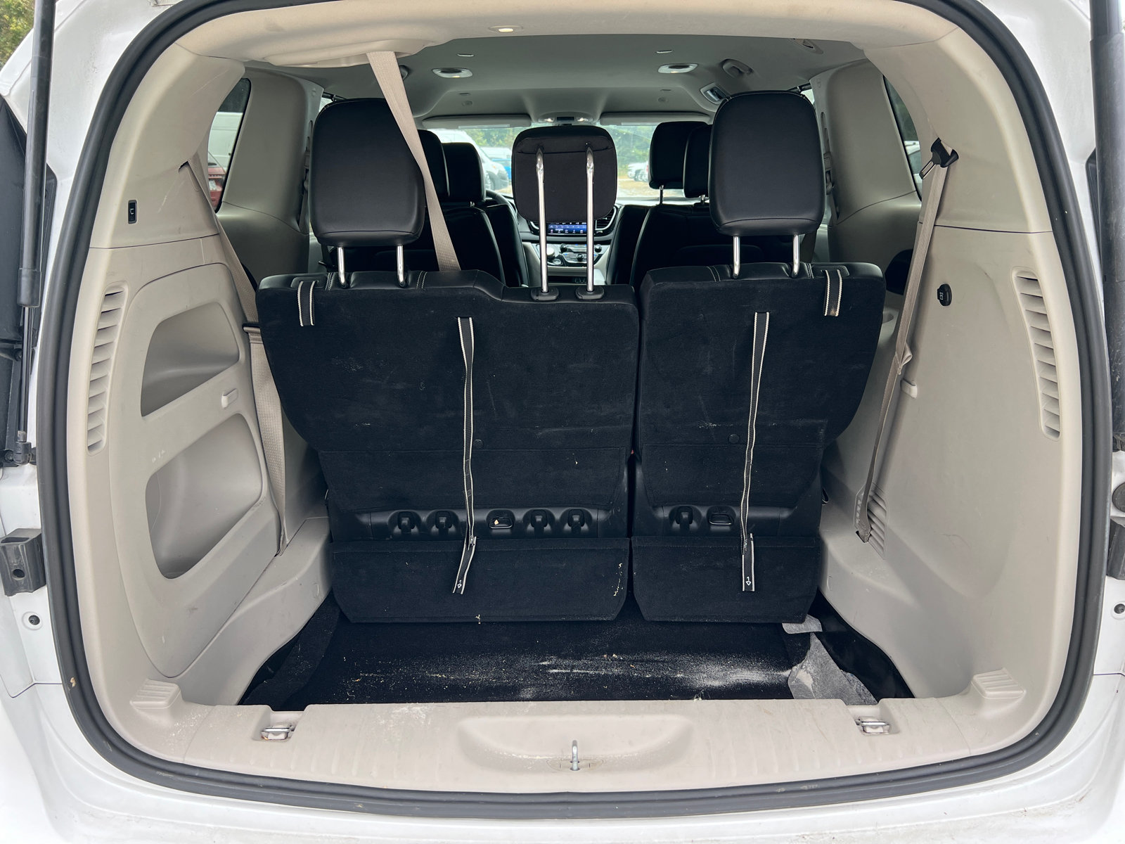 Used 2024 Chrysler Pacifica Touring-L FWD image 21