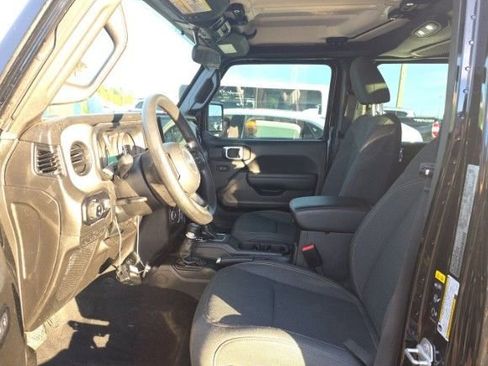 Used 2025 Jeep Gladiator Sport image 6