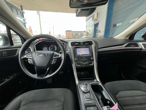 Used 2019 Ford Fusion SE image 12