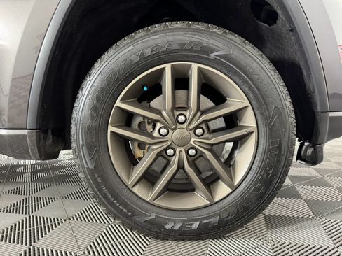 Used 2016 Jeep Grand Cherokee Laredo 75th Anniversary AWD/4WD image 48