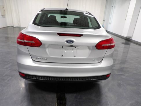 Used 2018 Ford Focus SE FWD image 5