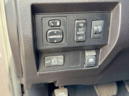 Used 2015 Toyota Tundra SR5 w/ SR5 Upgrade Package image 17