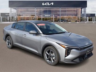 New 2025 Kia K4 LXS