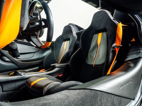 Used 2018 McLaren 570S Spider image 30