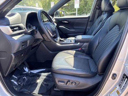 Used 2022 Toyota Highlander XSE AWD/4WD image 10