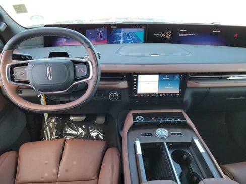 New 2026 Lincoln Navigator Reserve AWD/4WD image 9