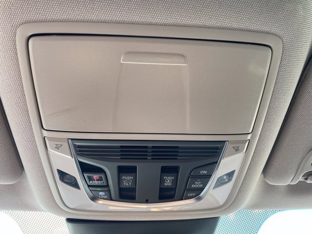 Used 2022 Acura MDX w/ Technology Package AWD/4WD image 33