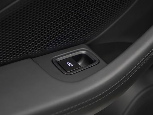 New 2025 Porsche Macan Turbo Electric image 17