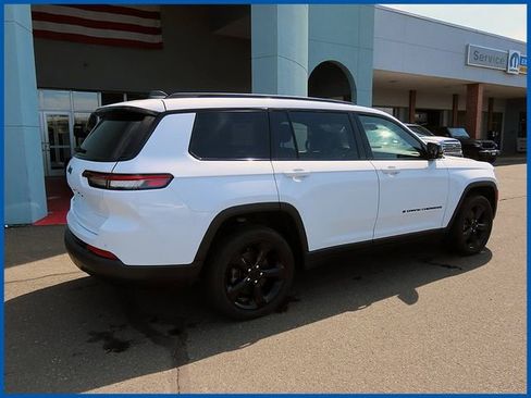 Used 2023 Jeep Grand Cherokee L Laredo AWD/4WD image 7